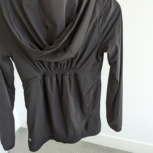Black Lululemon water resistant jacket - Picture 3 of 3